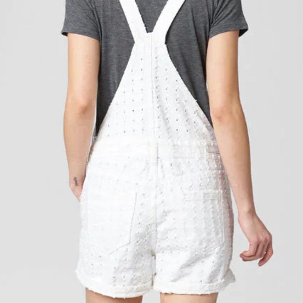 Blank NYC Eyelet Distressed Overall White Denim Eyes on you Shortall Shorts - Picture 3 of 10